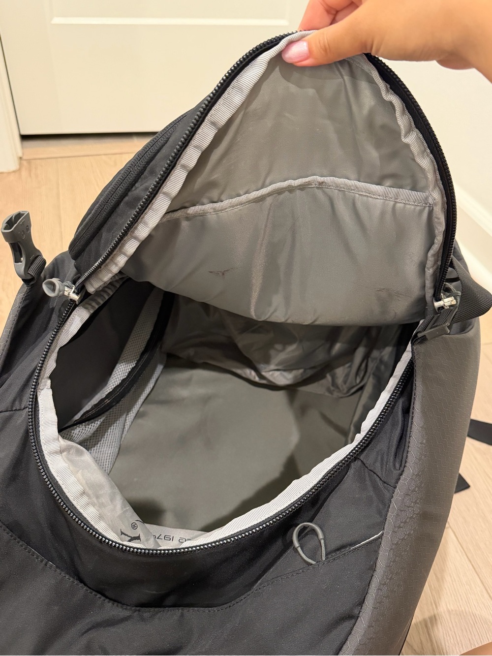 Osprey Black Porter 65L Travel Backpack - Picture 4 of 6